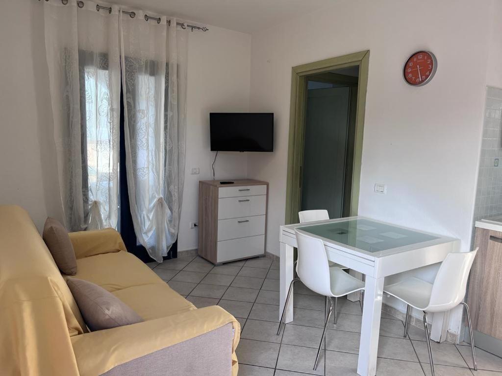 Appartamento Con Piscina Valledoria  Exterior photo